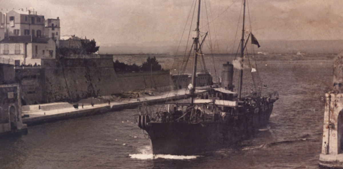 1890_The Città di Milano entering the port of Taranto